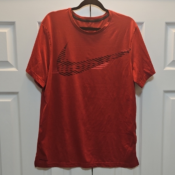 Nike Pro Hyper Dry Men's Crimson Red Black Graphic Tee L EUC - Picture 1 of 4
